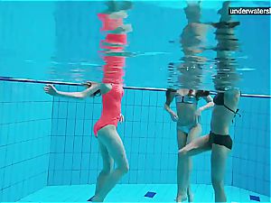 three bare femmes have joy underwater